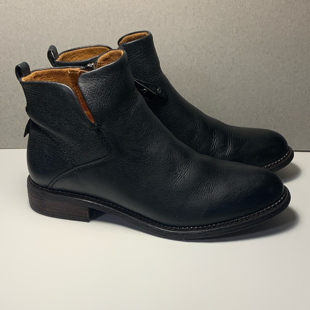 Franco Sarto Black Leather Ankle Booties GUC